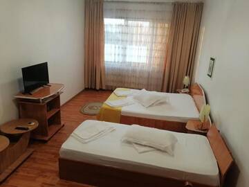 Фото номера Улучшенный трехместный номер Отель Hotel Green House г. Крайова 5
