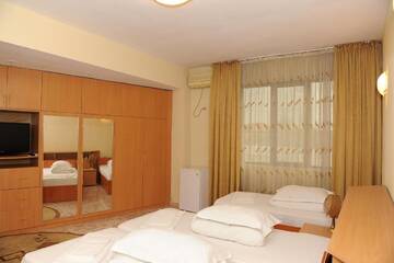 Фото Отель Hotel Green House г. Крайова 2