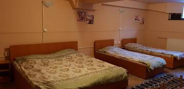 Фото номера Четырехместный номер с собственной ванной комнатой Проживание в семье Residence Italia г. Крайова 21