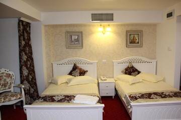 Фото номера Полулюкс Отель Hotel Helin Central г. Крайова 2