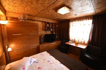 Фото номера Бунгало с видом на сад Гостевой дом Rixo`s GuestHouse г. Крайова 5