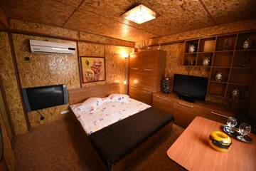 Фото номера Бунгало с видом на сад Гостевой дом Rixo`s GuestHouse г. Крайова 2
