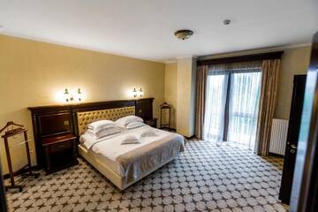 Фото Отель Hotel Golden House г. Крайова 4