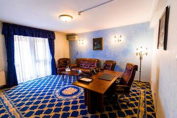 Фото номера Представительский люкс Отель Hotel Golden House г. Крайова 2