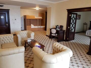 Фото номера Семейный суперлюкс Отель Hotel Golden House г. Крайова 3