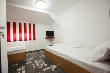 Фото номера Классический двухместный номер с 2 отдельными кроватями Отель Hotel Safta Residence г. Крайова 7