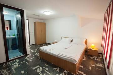 Фото номера Классический двухместный номер с 1 кроватью и душем Отель Hotel Safta Residence г. Крайова 3