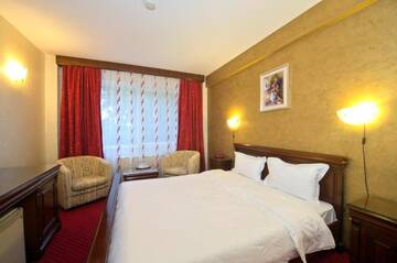 Фото номера Стандартный двухместный номер с 1 кроватью Отель Hotel Bavaria г. Крайова 11
