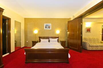 Фото номера Улучшенный люкс с 1 спальней Отель Hotel Bavaria г. Крайова 3
