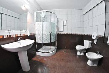 Фото номера Стандартный двухместный номер с 1 кроватью Отель Hotel Bavaria г. Крайова 8