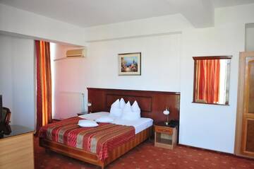 Фото номера Двухместный номер с 1 кроватью или 2 отдельными кроватями Отель Hotel Emma Est г. Крайова 5