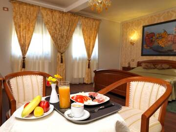 Фото номера Двухместный номер Делюкс с 1 кроватью Гостевой дом La Favorita Guesthouse Boutique г. Крайова 25