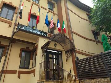 Фото Гостевой дом La Favorita Guesthouse Boutique г. Крайова 1