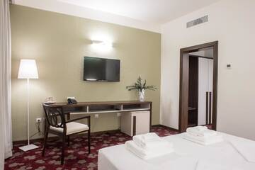 Фото номера Стандартный двухместный номер с 1 кроватью Отель Hotel Relax Craiova г. Крайова 2