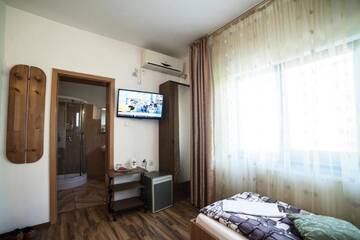 Фото номера Двухместный номер с 2 отдельными кроватями Гостевой дом Pensiunea Caramida Verde г. Крайова 3