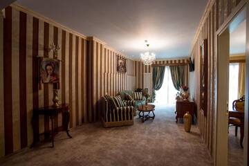Фото номера Люкс с 1 спальней и балконом Отель The Arlington Hotel г. Крайова 4