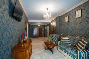 Фото номера Люкс с 1 спальней и балконом Отель The Arlington Hotel г. Крайова 5