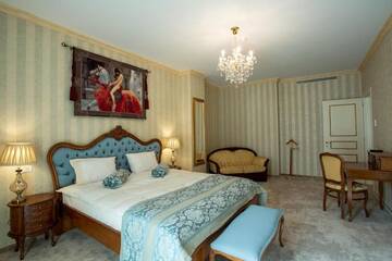 Фото номера Люкс с 1 спальней и балконом Отель The Arlington Hotel г. Крайова 3