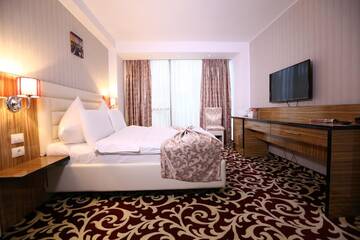 Фото номера Улучшенный двухместный номер с 1 кроватью Отель Hotel Articus г. Крайова 12