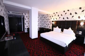 Фото номера Улучшенный двухместный номер с 1 кроватью Отель Hotel Articus г. Крайова 13