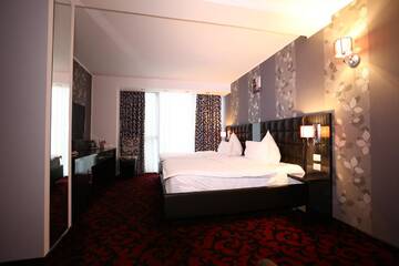 Фото номера Улучшенный двухместный номер с 2 отдельными кроватями Отель Hotel Articus г. Крайова 10