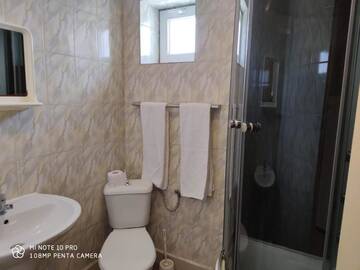 Фото номера Двухместный номер с 2 отдельными кроватями Хостелы Alfredo Hostel г. Крайова 6