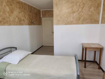 Фото номера Двухместный номер с 2 отдельными кроватями Хостелы Alfredo Hostel г. Крайова 7