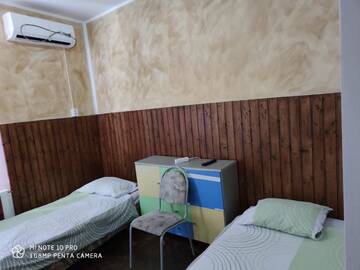 Фото номера Двухместный номер с 2 отдельными кроватями Хостелы Alfredo Hostel г. Крайова 4
