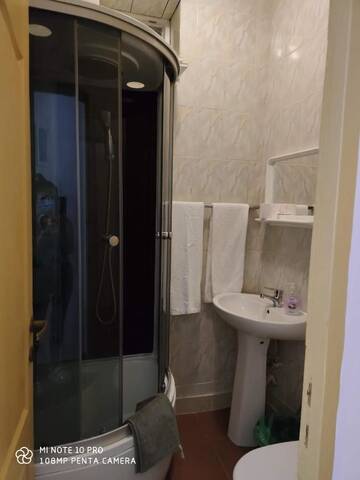 Фото номера Двухместный номер с 2 отдельными кроватями Хостелы Alfredo Hostel г. Крайова 2