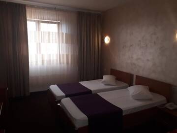 Фото номера Двухместный номер с 1 кроватью или 2 отдельными кроватями Отель Hotel Flormang г. Крайова 4