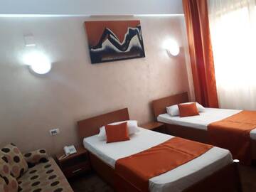 Фото Отель Hotel Flormang г. Крайова 2