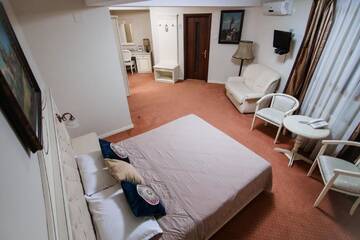 Фото номера Улучшенный двухместный номер с 1 кроватью Отель Hotel Royal Craiova г. Крайова 15