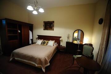 Фото номера Улучшенный двухместный номер с 1 кроватью Отель Hotel Royal Craiova г. Крайова 5