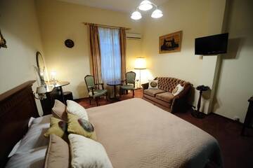 Фото номера Улучшенный двухместный номер с 1 кроватью Отель Hotel Royal Craiova г. Крайова 14