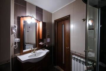 Фото номера Стандартный двухместный номер с 1 кроватью Отель Hotel Royal Craiova г. Крайова 7