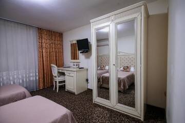 Фото номера Стандартный двухместный номер с 2 отдельными кроватями Отель Hotel Royal Craiova г. Крайова 4