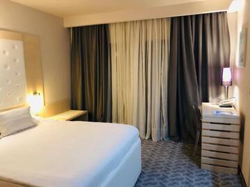 Фото номера Двухместный номер Делюкс с 1 кроватью Отель Hotel Plaza г. Крайова 5