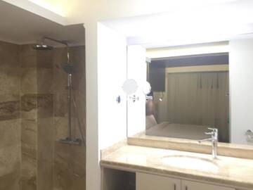 Фото номера Полулюкс Отель Hotel Plaza г. Крайова 5