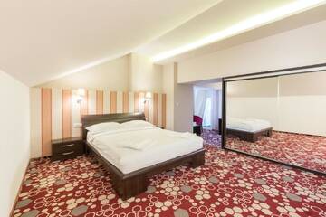 Фото номера Полулюкс с балконом Отель Hotel Craiovita г. Крайова 7