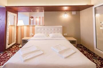 Фото номера Полулюкс с балконом Отель Hotel Craiovita г. Крайова 9