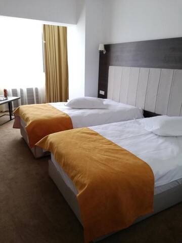 Фото номера Стандартный двухместный номер с 2 отдельными кроватями Отель Hotel Europeca г. Крайова 3